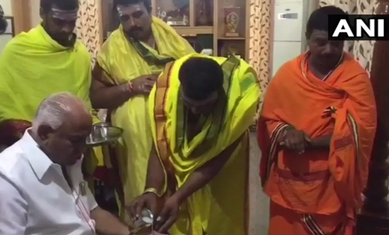 Karnataka Election Results 2018: ദൈവം കണ്‍ഫ്യൂഷനില്‍! പൂജയും പ്രാര്‍ത്ഥനകളുമായി ബിജെപി- കോണ്‍ഗ്രസ് സ്ഥാനാര്‍ത്ഥികള്‍