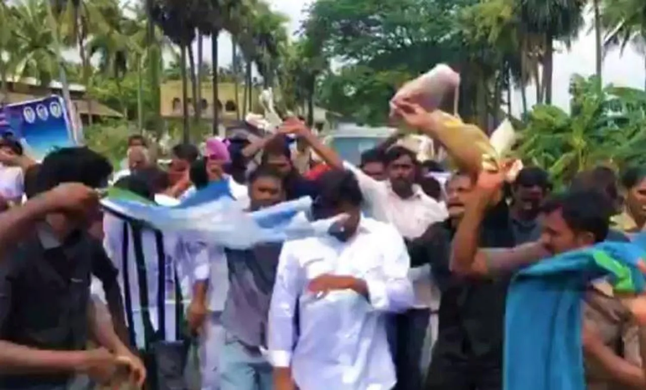 ആന്ധ്രയിലെ പ്രതിപക്ഷ നേതാവിന്റെ പദയാത്രയ്ക്കിടെ തേനീച്ച ആക്രമണം- വീഡിയോ