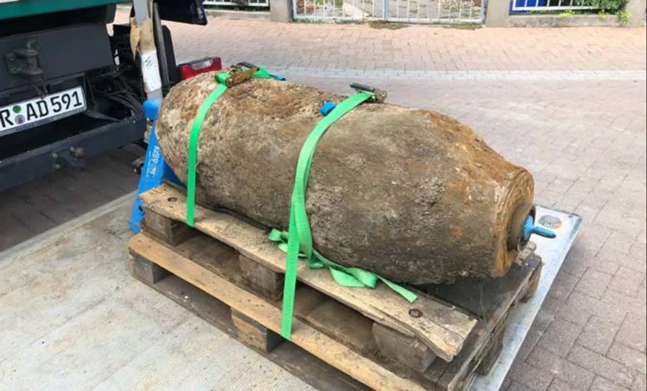 500 കിലോ ഭാരം; 70 വർഷം പഴക്കം; ജർമ്മൻ നഗരത്തെ വിറപ്പിച്ച് ലോകമഹായുദ്ധകാലത്തെ ബോംബ്