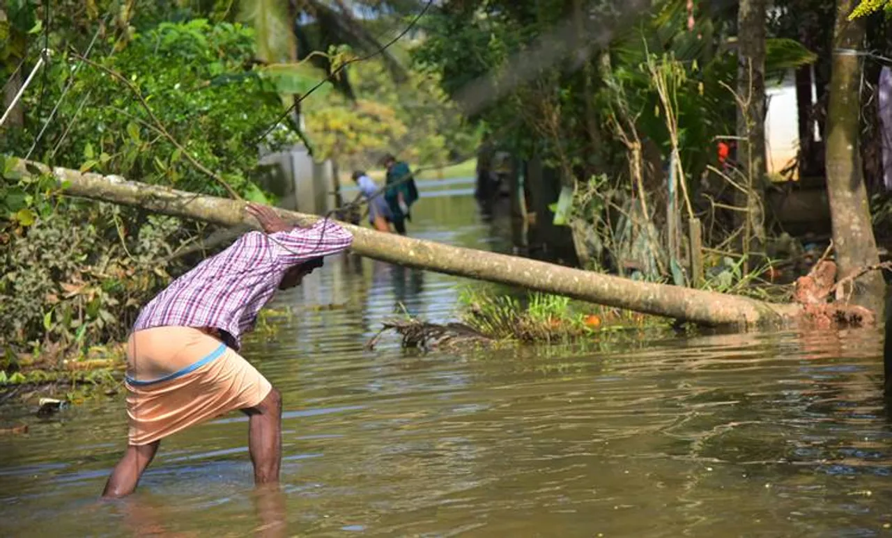 Kerala Floods: കാലാവസ്ഥ മുന്നറിയിപ്പ്; മൂന്ന് ജില്ലകളിൽ ശക്തമായ കാറ്റിനും ഇടിമിന്നലിനും സാധ്യത