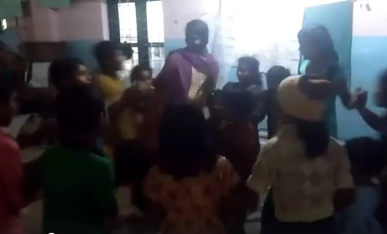 Kerala Floods: മഴയെന്താണ് വിചാരിച്ചത്? പ്രതീക്ഷയുടെ കിരണമായി വയനാട് ദുരിതാശ്വാസ ക്യാംപിലെ കുട്ടികളുടെ പാട്ട്