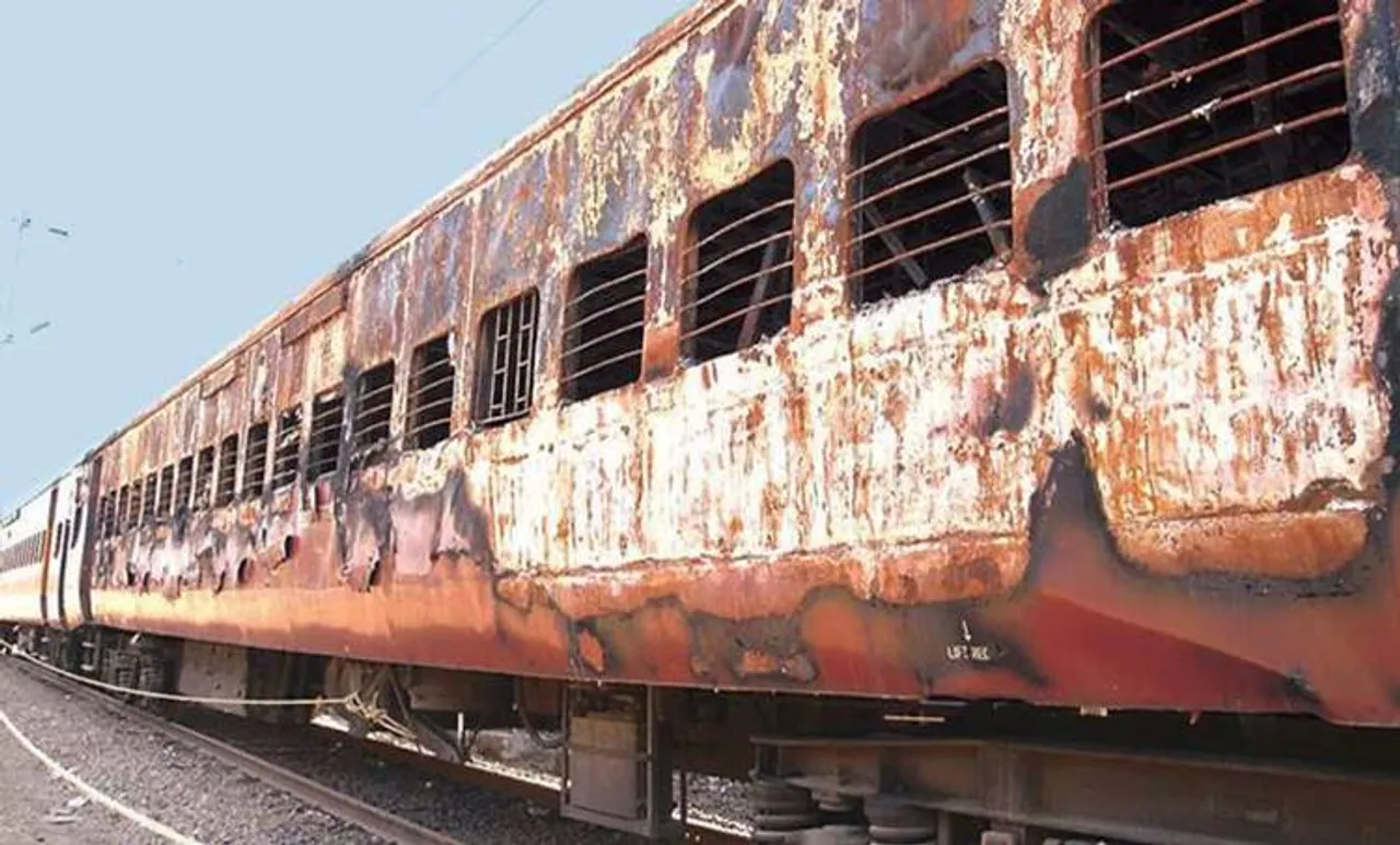 2002 Godhra train fire, 2002 ഗോധ്ര ട്രെയിൻ തീവയ്പ്, Godhra,ഗോധ്ര, Godhra riots, ഗോധ്ര കലാപം, Gujarat book on Godhra, ഗോധ്ര കലാപം സംബന്ധിച്ച് പുസ്തകം, Congress, കോൺഗ്രസ്, BJP,ബിജെപി, Latest news, ലേറ്റസ്റ്റ് ന്യൂസ്, IE Malayalam, ഐഇ മലയാളം