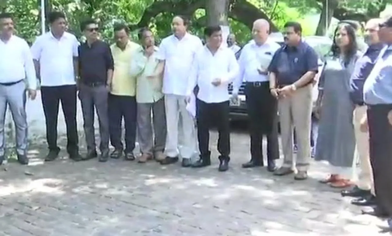 പരീക്കര്‍ ആശുപത്രിക്കിടക്കയില്‍; ഗോവയില്‍ സര്‍ക്കാര്‍ രൂപീകരിക്കാന്‍ അവകാശവാദം ഉന്നയിച്ച് കോണ്‍ഗ്രസ്