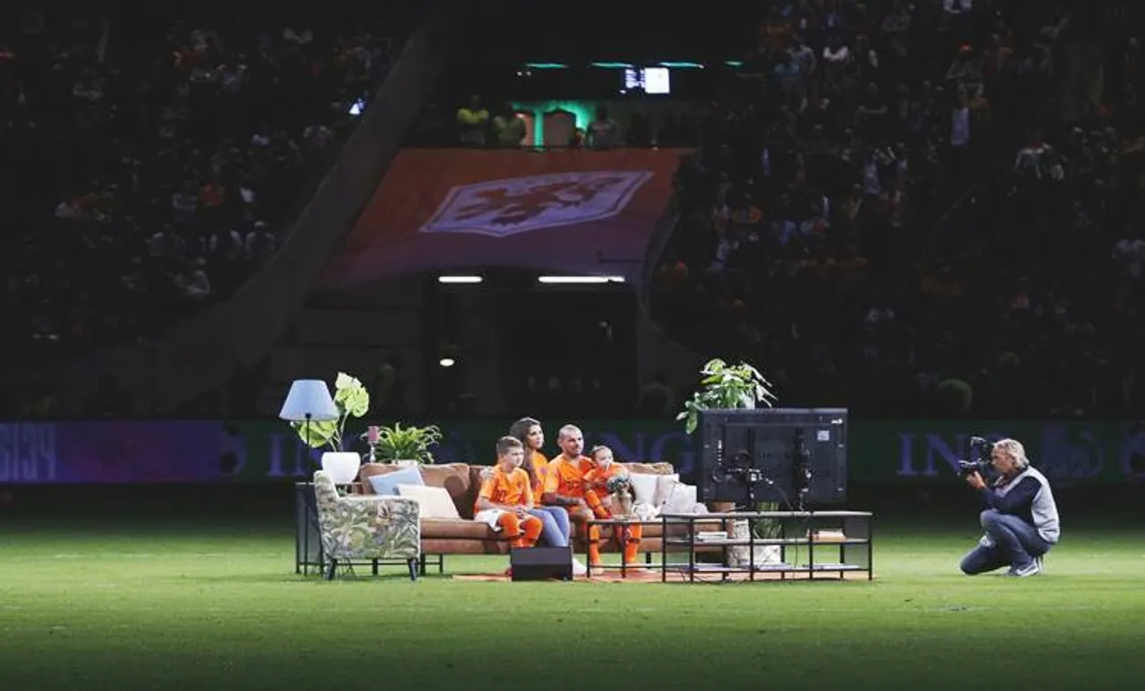 മൈതാനത്തിനൊത്ത നടുവിൽ സ്വീകരണമുറി; ഇതിഹാസ താരത്തിന് വ്യത്യസ്തമായൊരു യാത്രയയപ്പ്