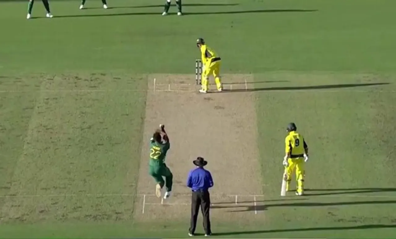 ബോളറെ 'പിന്നാമ്പുറം' കാണിച്ച് ബെയ്‌ലിയുടെ ബാറ്റിങ്; ചിരിച്ച് മറിഞ്ഞ് സോഷ്യല്‍ മീഡിയ