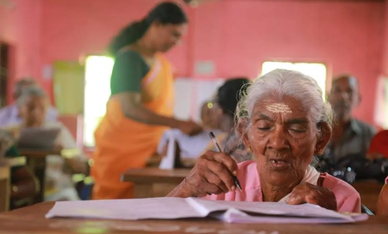 അക്ഷരലക്ഷം പരീക്ഷയിൽ ഒന്നാമത്; 96ാം വയസിൽ 98 മാർക്ക് വാങ്ങി കാർത്യായനി അമ്മ