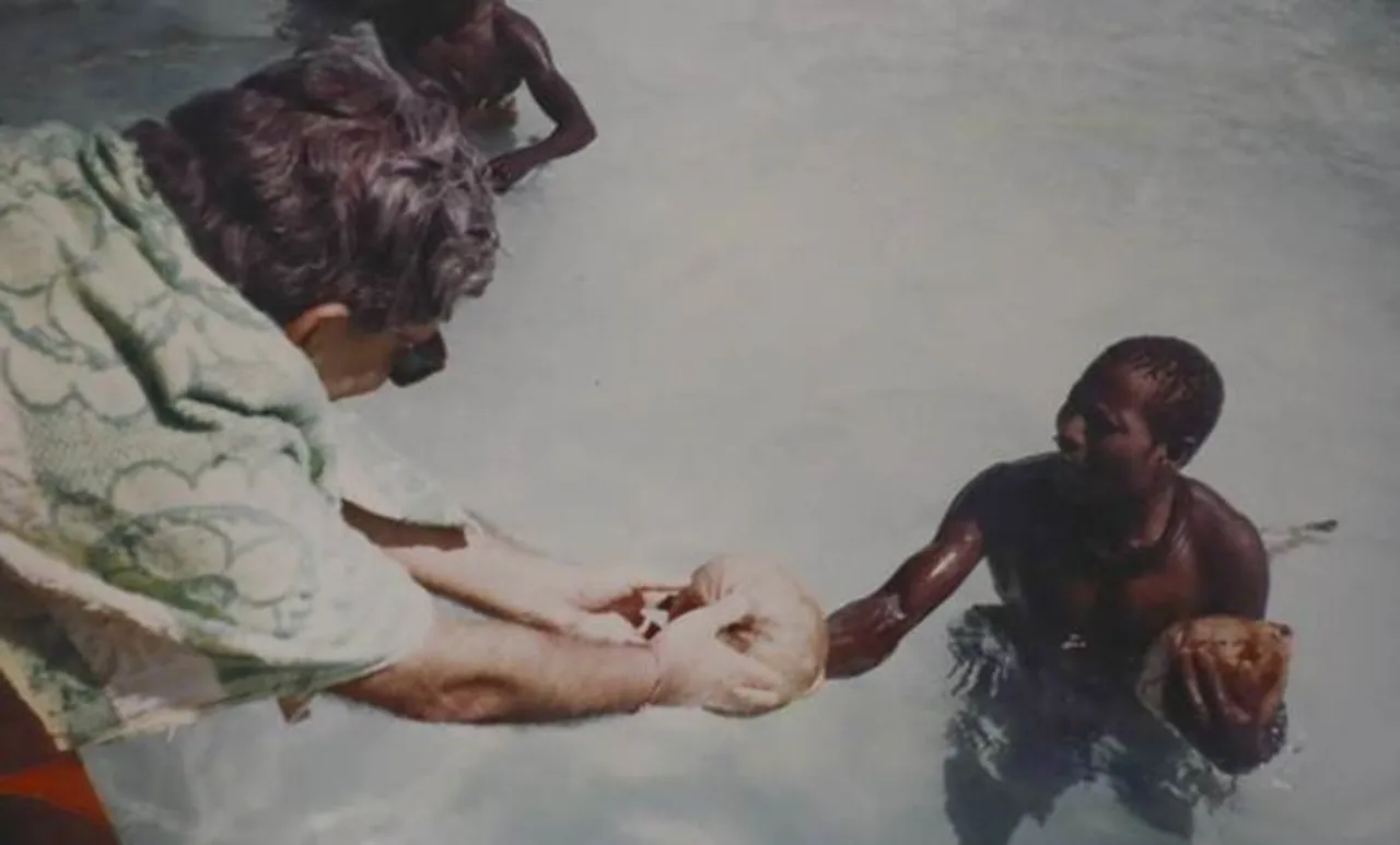 'നാളികേരവും ഇരുമ്പും സമ്മാനമായി നല്‍കിയാല്‍ മൃതദേഹം വീണ്ടെടുക്കാം'; ഗോത്രവര്‍ഗക്കാരെ പ്രീതിപ്പെടുത്താന്‍ നീക്കം