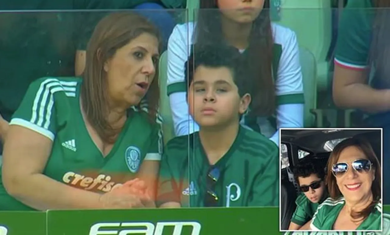 ഗാലറിയില്‍ 'മകന്റെ കണ്ണായി' അമ്മ; ലോകത്തെ ഏറ്റവും മനോഹരമായ ഫുട്ബോള്‍ വിവരണം