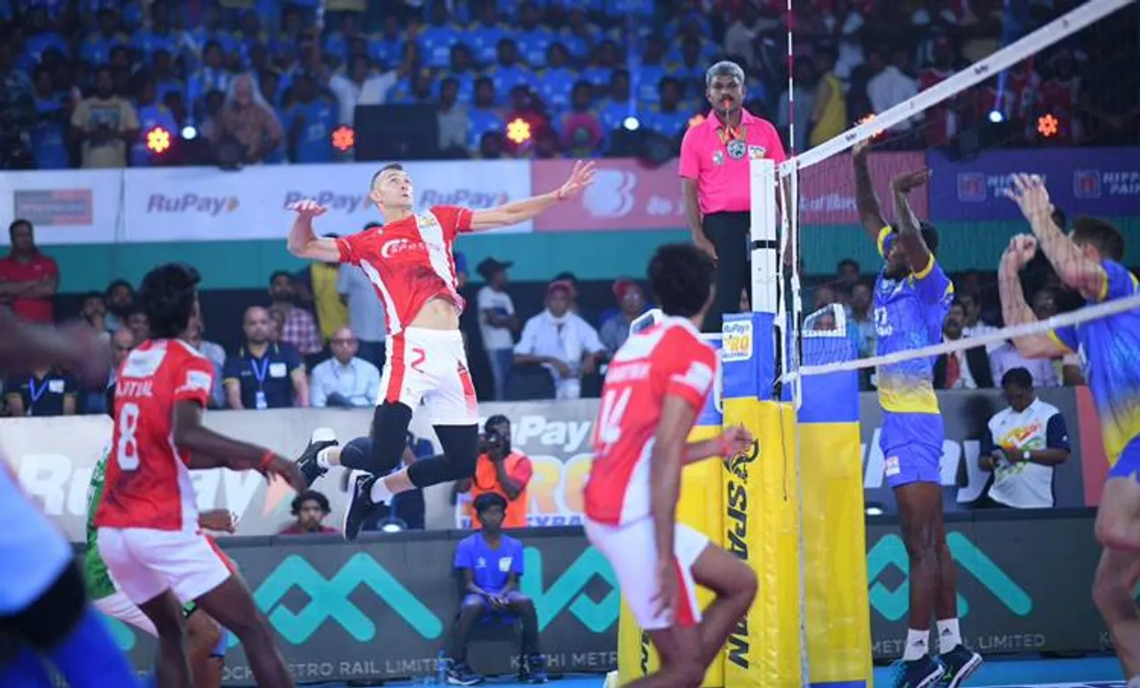 പ്രോ വോളിബോൾ ലീഗ്: കൊച്ചി തീരത്ത് ആഞ്ഞടിച്ച് കോഴിക്കോടൻ തിരമാലകൾ