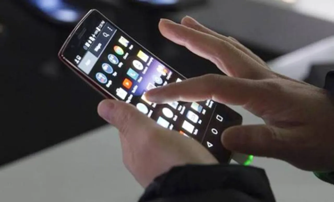 iphone battery, android battery, iphone battery drain, iphone battery tips tricks, iphone low power mode, android background apps, how to conserve phone battery, save battery, battery life, battery saving tips, battery saving guide, improve battery life, improve android battery, increase battery life, increase battery, increase android battery