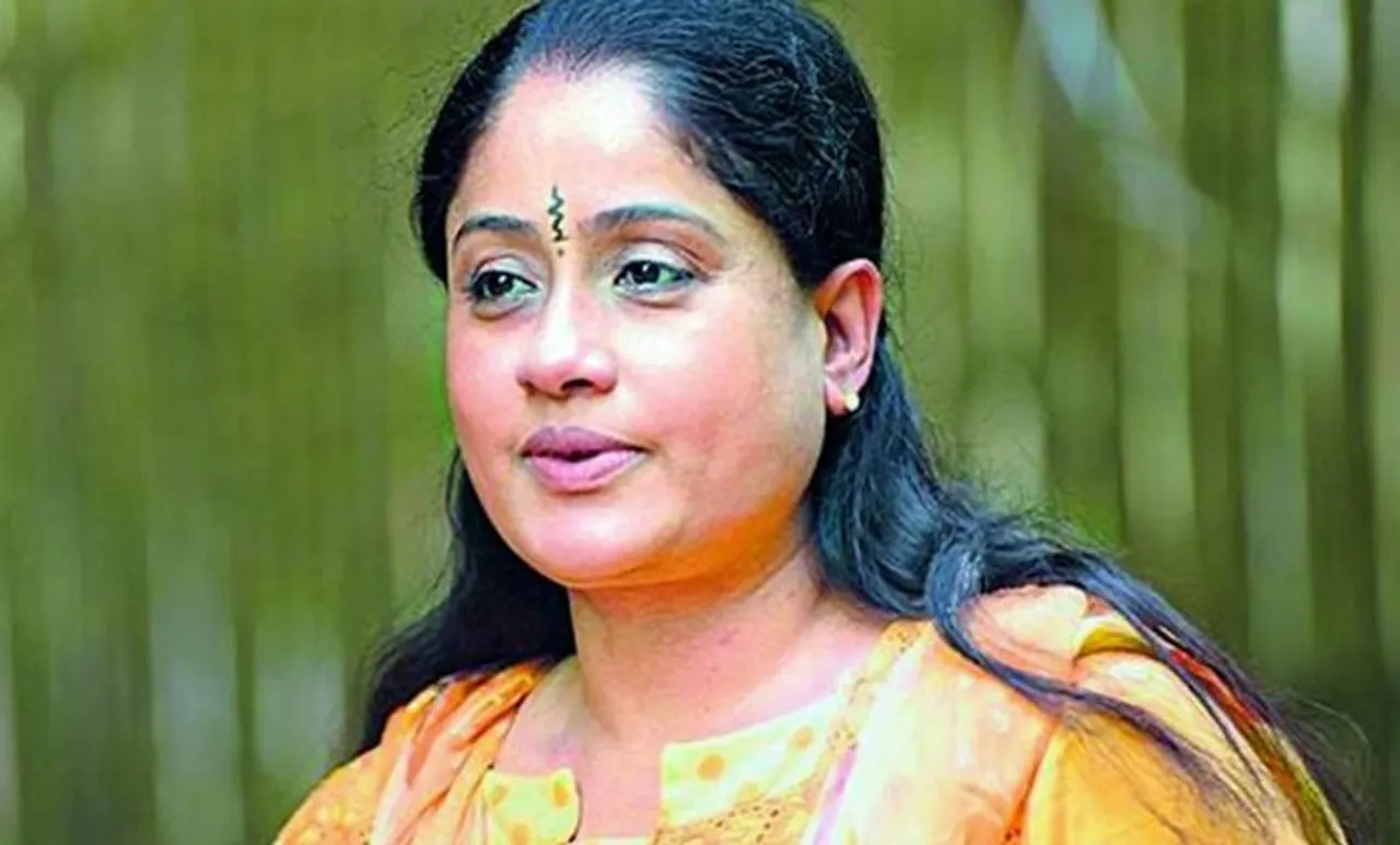 മോദിയെ കാണാന്‍ 'തീവ്രവാദിയെ' പോലെയുണ്ട്, എപ്പോഴാണ് ബോംബെറിയുക എന്ന് അറിയില്ല: വിജയശാന്തി