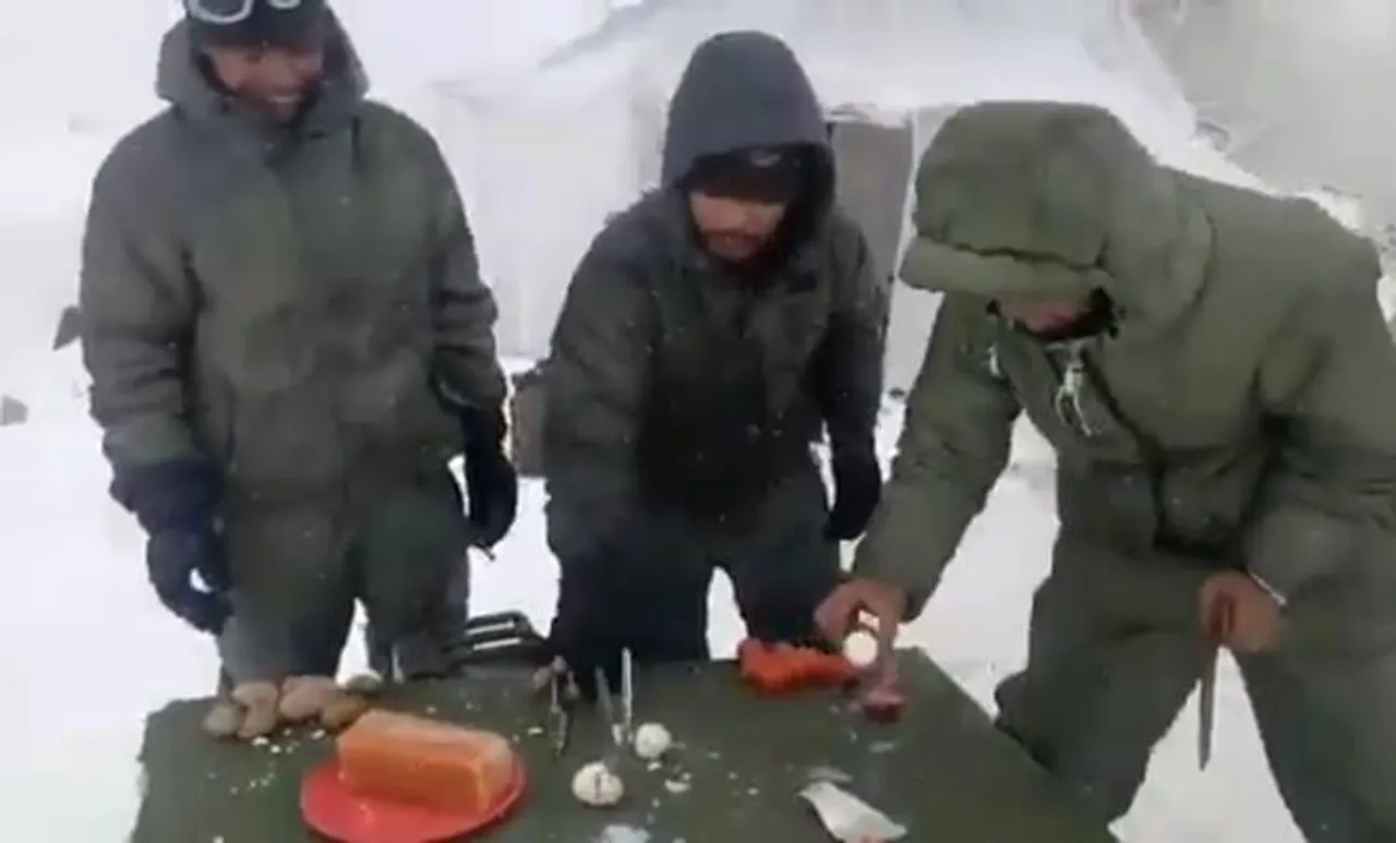 Siachen, Siachen videos, Siachen video, Siachen soldier video, Siachen army video, indian army siachen video, siachen glacier, siachen glacier video, siachen food, indian army, indian army siachen, indian army videos, indian express, latest news,സിയാച്ചിൻ, ie malayalam