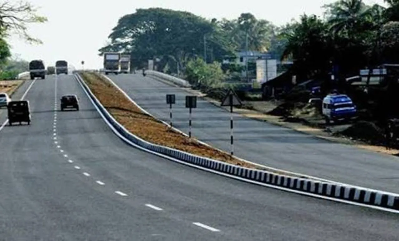 kerala, കേരളം, Roads, റോഡ്, highway, ദേശീയ പാത, nitin gadkari, നിതിന്‍ ഗഡ്കരി, pinarayi vijayan, പിണറായി വിജയന്‍