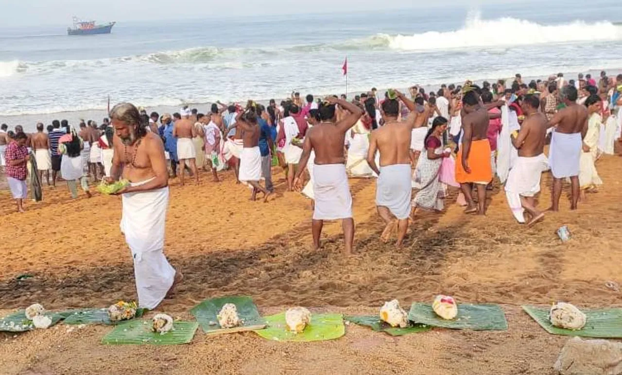 karkadaka vavu, കർക്കടക വാവ്, what is karkidaka vavu, what is karkadaka vavu, ബലിതർപ്പണം, കർക്കിടക വാവ്, പിതൃസ്മരണ, ie malayalam, ഐഇ മലയാളം