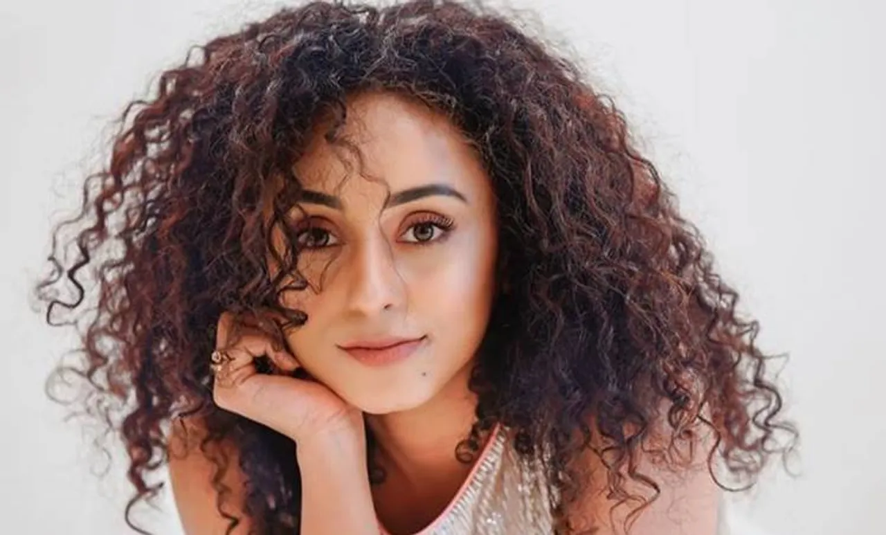 Pearly Maaney, പേളി മാണി, Abhishek Bachchan, അഭിഷേക് ബച്ചൻ, Pearly Maaney bollywood film, പേളി മാണി ബോളിവുഡ് ചിത്രം, Pearly Maaney Photos, പേളി മാണി ചിത്രങ്ങൾ, ഇന്ത്യൻ എക്സ്‌പ്രസ് മലയാളം, Indian express Malayalam