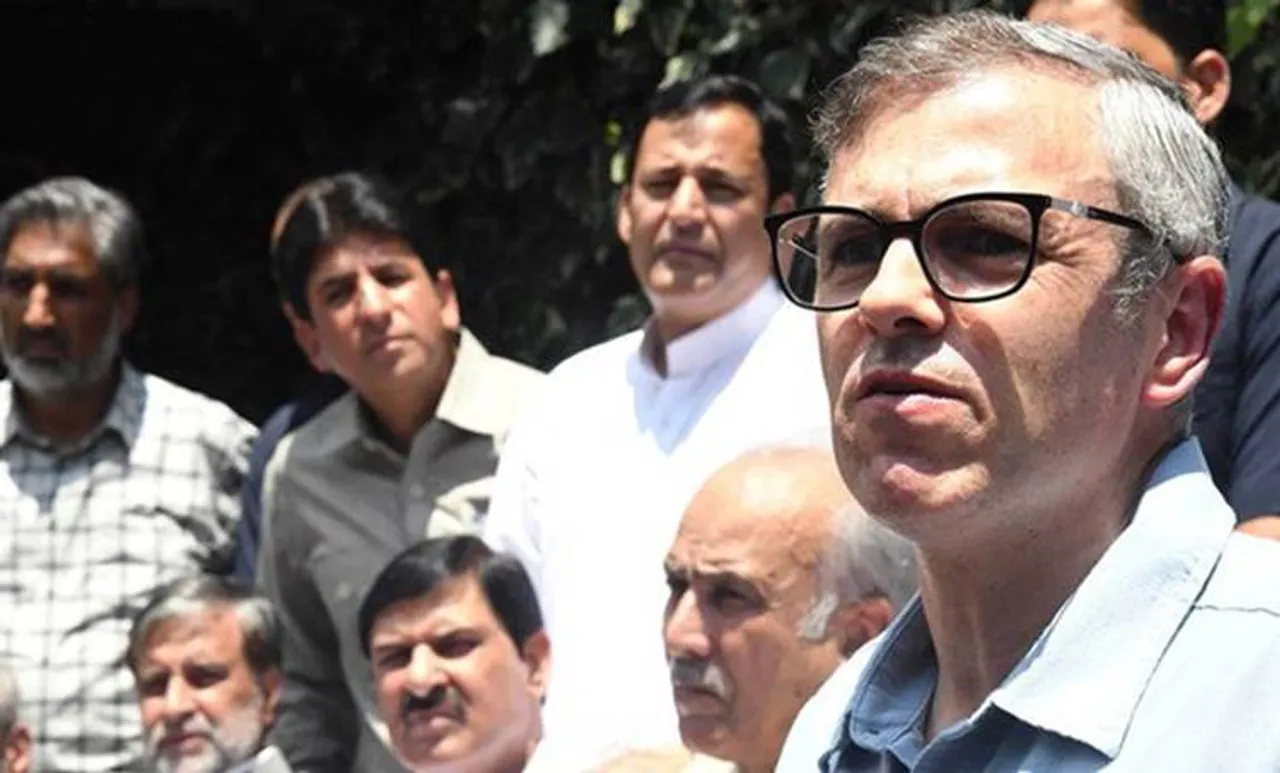 കശ്മീരില്‍ എന്താണ് സംഭവിക്കുന്നത്?: കേന്ദ്രം വ്യക്തമാക്കണമെന്ന് ഒമര്‍ അബ്ദുള്ള