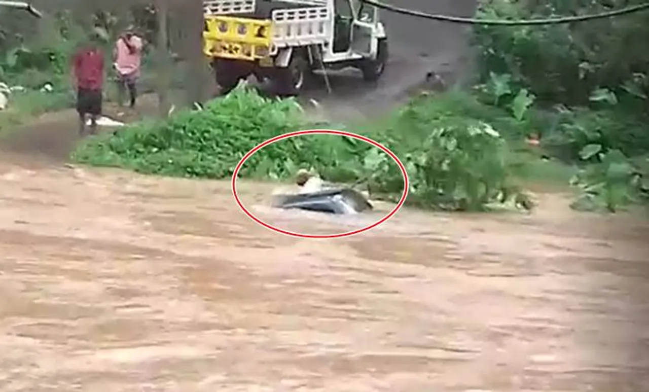 kerala weather, heavy rain , car accident, car swept, കാർ ഒഴിക്കിൽപ്പെട്ടു, കാറപകടം, കനത്ത മഴ, ie malayalam, ഐഇ മലയാളം