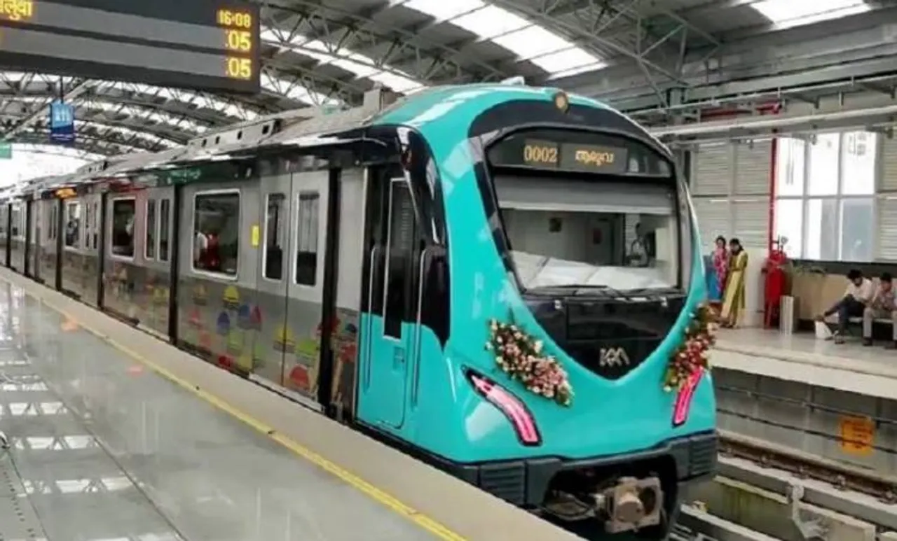 Kochi Metro, കൊച്ചി മെട്രോ, inauguration, ഉദ്ഘാടനം, trail run, പരീക്ഷണ ഓട്ടം, maharajas college, മഹാരാജാസ് കോളേജ്, kadavanthra കടവന്ത്ര