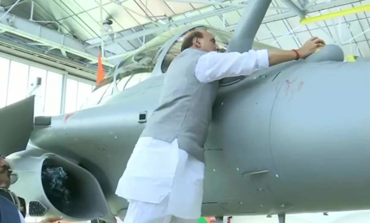 ആദ്യ റഫാല്‍ വിമാനം ഫ്രാന്‍സ് ഇന്ത്യയ്‌ക്ക് കെെമാറി; നാഴികക്കല്ലെന്ന് രാജ്‌നാഥ് സിങ്