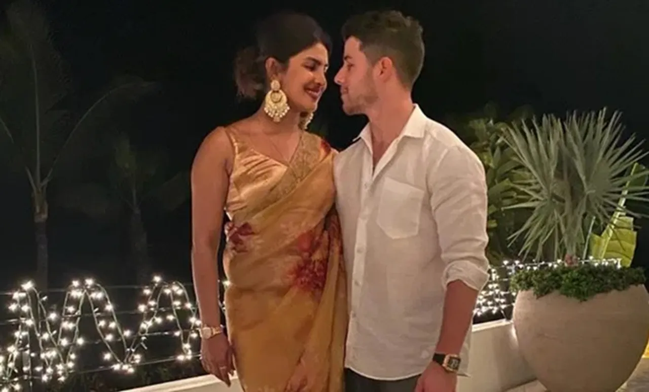 priyanka chopra, nick jonas, priyanka chopra diwali, priyanka chopra diwali photos, priyanka chopra nick jonas, priyanka nick, priyanka nick diwali, diwali 2019, diwali wishes, diwali photos, പ്രിയങ്ക ചോപ്ര, നിക്ക് ജോനാസ്, താപ്സി പാന്നു, സാറാ അലി​ഖാൻ, ഷാഹിദ് കപൂർ, bollywood diwali party photos, shahid kapoor, taapsee pannu, sara ali khan, sara ali khan diwali party photos, bollywood diwali parties, shahid kapoor photos, kriti sanon, varun dhawan, arjun kapoor, arjun kapoor malaika arora, jackky bhagnani diwali party photos, taapsee pannu photos