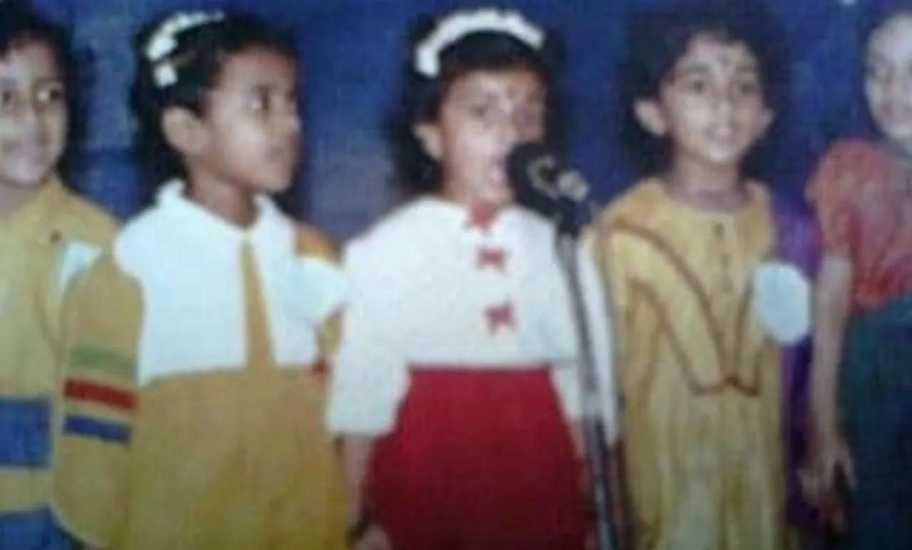 സിതാര കൃഷ്ണകുമാര്‍, Sithara Krishnakumar,childhood photo, ബാല്യകാല ചിത്രം, Daughter Savan Rithu, മകൾ സാവൻ ഋതു, Uyare, ഉയരെ, Parvathy, പാർവ്വതി, Tovino Thomas, ടൊവിനോ തോമസ്, Asif Ali, ആസിഫ് അലി മുപ്പൊഴുതും ഉന്‍ കര്‍പനൈഗള്‍, Muppozhudhum Un Karpanaigal, IEMalayalam, ഐഇ മലയാളം