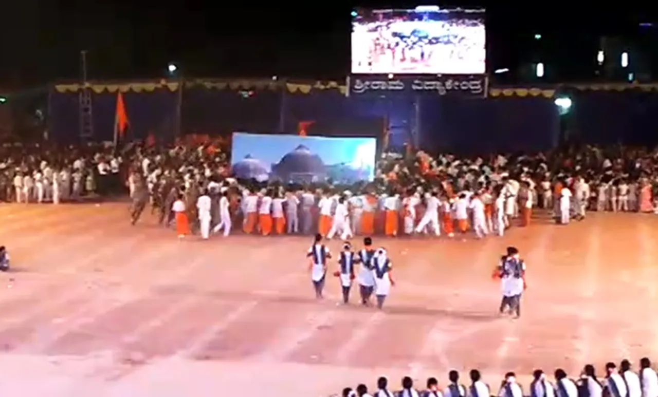 Babri Masjid demolition,  ബാബരി മസ്ജിദ് തകർക്കൽ, Shri Ram Mandir, ശ്രീരാമ ക്ഷേത്രം, Babri Masjid, ബാബരി മസ്ജിദ്, Students enact the demolition of the Babri Masjid, ബാബരി മസ്ജിദ് തകർക്കുന്നതു പുനരാവിഷ്കരിച്ച് വിദ്യാർഥികൾ, Students enact the demolition of the Babri Masjid in Karnataka School, ബാബരി മസ്ജിദ് തകർക്കുന്നതു പുനരാവിഷ്കരിച്ച് കർണാടകയിലെ സ്കൂൾ വിദ്യാർഥികൾ, Students enact the demolition of the Babri Masjid in RSS leader's school, ബാബരി മസ്ജിദ് തകർക്കുന്നതു പുനരാവിഷ്കരിച്ച് ആർഎസ്എസ് നേതാവിന്റെ സ്കൂളിലെ വിദ്യാർഥികൾ, Sri Rama Vidyakendra High School, ശ്രീരാമ വിദ്യാകേന്ദ്ര ഹൈസ്‌കൂൾ, Karnataka, കർണാടക, Kiran Bedi, കിരണ്‍ ബേദി, IE Malayalam, ഐഇ മലയാളം