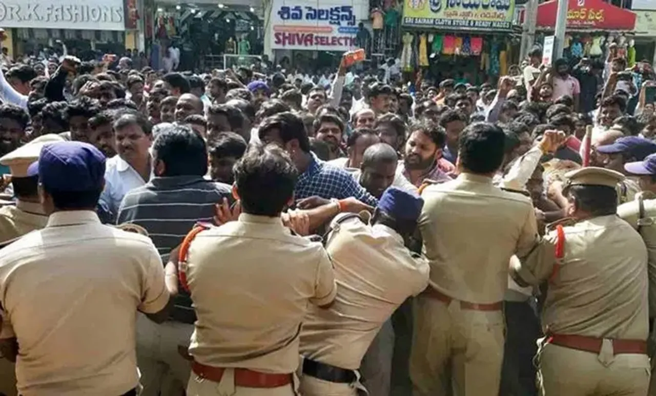 നീതി വേണം; വനിതാ ഡോക്ടറുടെ കൊലപാതകത്തില്‍ പ്രതിഷേധം ശക്തം