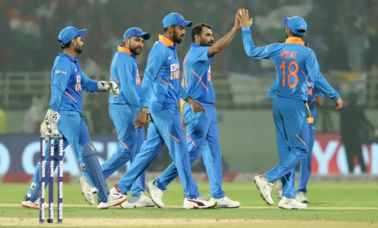 india vs west indies, india vs west indies live score, India vs West Indies, INDvsWI, ഇന്ത്യ - വെസ്റ്റ് ഇൻഡീസ്, tose, live score, playing eleven, virat kohli, ie malayalam, ഐഇ മലയാളം india vs west indies live scorecard, live cricket score, ind vs wi, ind vs wi 2nd ODI, ind vs wi live score, ind vs wi ODI today score, ind vs wi latest score,