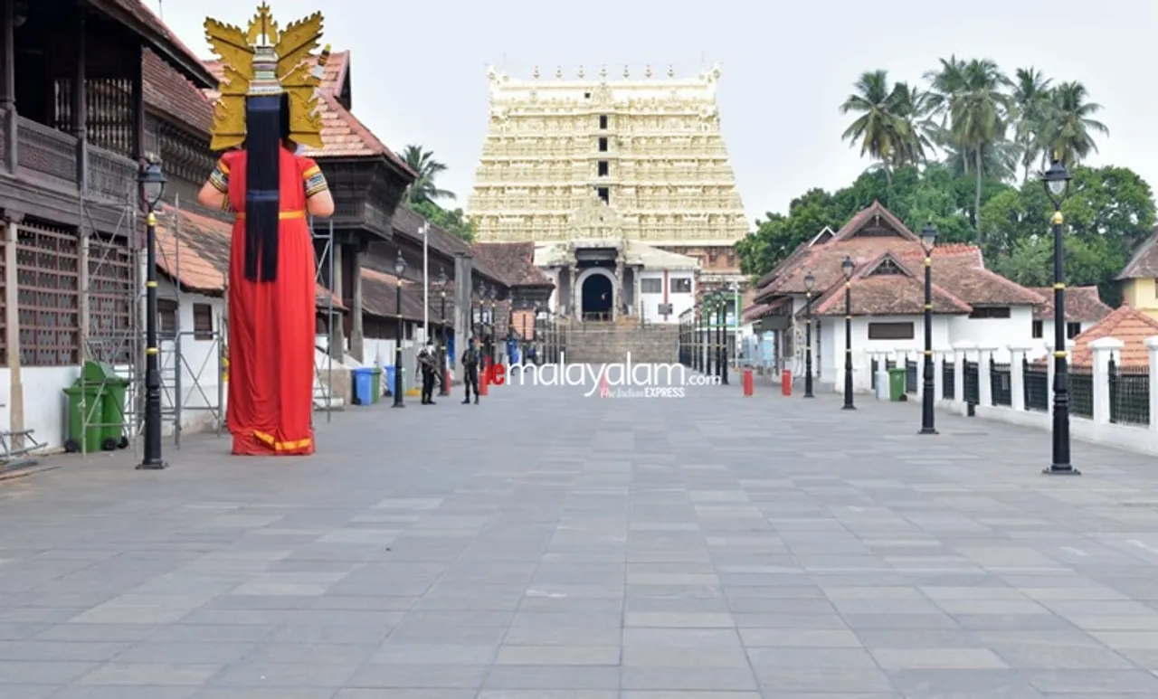 പദ്മനാഭസ്വാമി ക്ഷേത്രത്തിൽ രാജകുടുംബത്തിന് അവകാശം: സുപ്രീം കോടതി