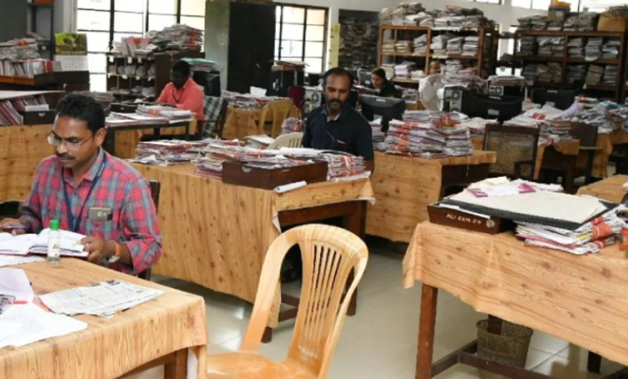 lockdown, working of government offices, kerala, regulations, corona,കൊറോണ, coronavirus, കൊറോണ വൈറസ്, coronavirus symptoms, symptoms of corona,കൊറോണ വൈറസ് ലക്ഷണങ്ങള്‍, coronavirus in india, കൊറോണ വൈറസ് ഇന്ത്യയിൽ, coronavirus in kerala, coronavirus kerala, കൊറോണ വൈറസ് കേരളത്തിൽ, coronavirus news, കൊറോണ വൈറസ് വാർത്തകൾ, coronavirus china, കൊറോണ വൈറസ് ചൈന, coronavirus update, coronavirus latest, coronavirus latest news,കൊറോണ വൈറസ് ലേറ്റസ്റ്റ്, coronavirus malayalam, coronavirus delhi, കൊറോണ വൈറസ് ഡൽഹി, coronavirus pathanamthitta, കൊറോണ വൈറസ് പത്തനംതിട്ട, coronavirus mask, കൊറോണ വൈറസ് മാസ്ക്, corona treatment,coronavirus treatment,കൊറോണ ചികിത്സ, coronavirus medicine, corona medicine, കൊറോണ വൈറസ് മരുന്ന്, coronavirus test, corona test, കൊറോണ വൈറസ് പരിശോധന, iemalayalam, ഐഇ മലയാളം