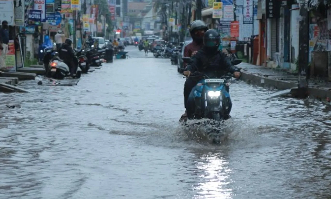 ശക്തമായ മഴ തുടരും; അഞ്ച് ജില്ലകളിൽ ഓറഞ്ച് അലർട്ട്