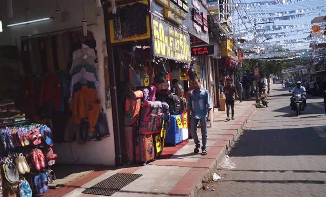 chellanam, kochi, chellanam closing, chellanam harbor closing, chellanam harbor closing, Kochi covid, kochi covid news, kochi news, ernakulam market closing, broad way closing, kochi covid, ernakulam covid, ernakulam market, covid-19, corona virus, kochi, broad way, kochi news, കൊച്ചി, ചെല്ലാനം, ചെല്ലാനം ഹാർബർ അടച്ചു, കൊച്ചി കോവിഡ്, ചെല്ലാനം കോവിഡ്, കൊറോണ, കോവിഡ്, ബ്രോഡ് വേ, മാർക്കറ്റ്, എറണാകുളം മാർക്കറ്റ്, എറണാകുളം മാർക്കറ്റ് അടച്ചു, ബ്രോഡ് വേ അടച്ചു, എറണാകുളം, എറണാകുളം കോവിഡ്, കൊച്ചി കോവിഡ്, സമ്പർക്ക വ്യാപനം, കൊച്ചി സമ്പർക്ക വ്യാപനം, ie malayalam, ഐഇ മലയാളം