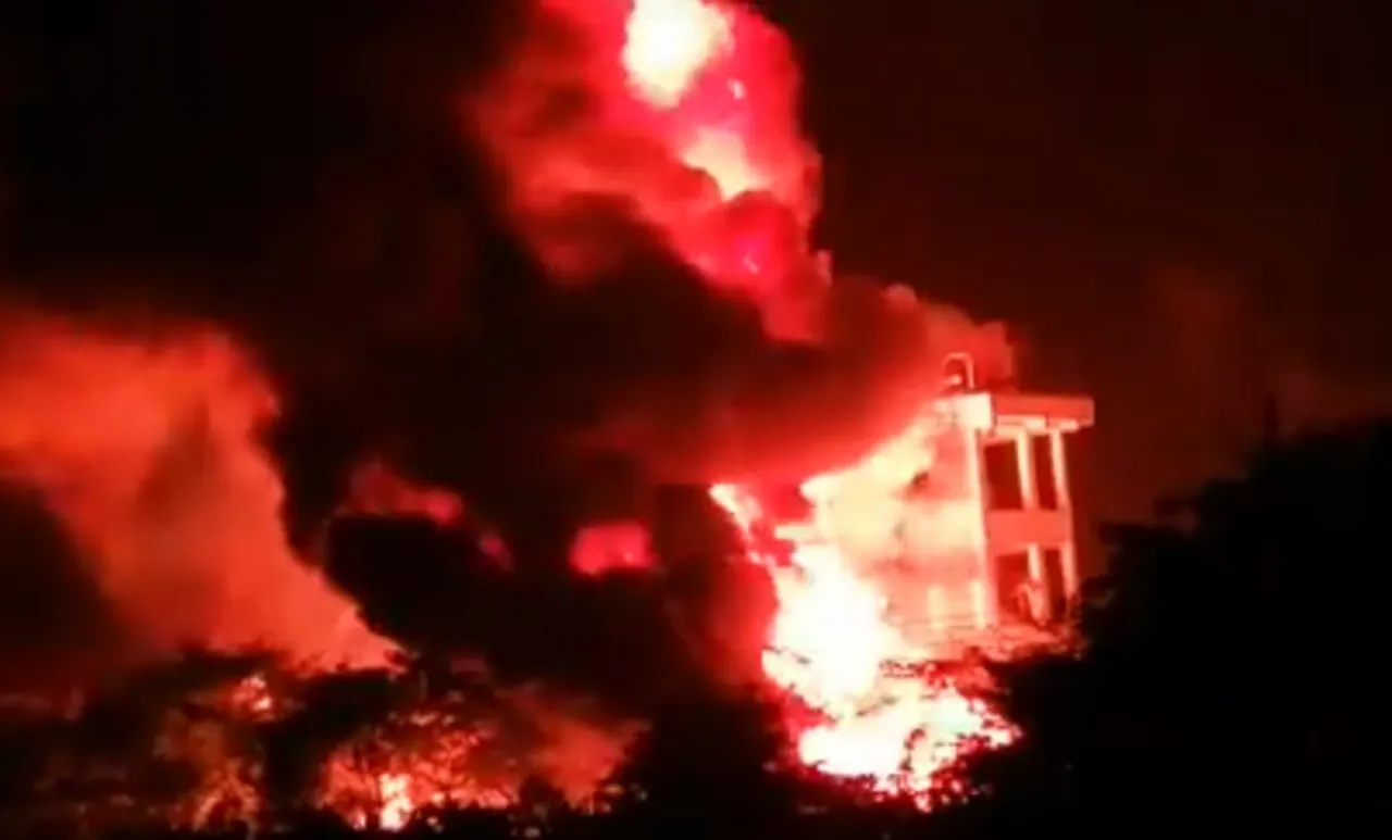 Blast In Visakhapatanam,വിശാഖപട്ടണത്ത് വൻ പൊട്ടിത്തെറി, iemalayalam, ഐഇ മലയാളം