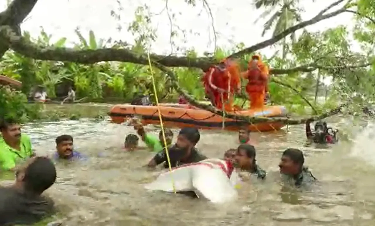മണർകാട് ഒഴുക്കിൽപ്പെട്ട കാർ കണ്ടെത്തി; ഡ്രൈവർ മരിച്ച നിലയിൽ