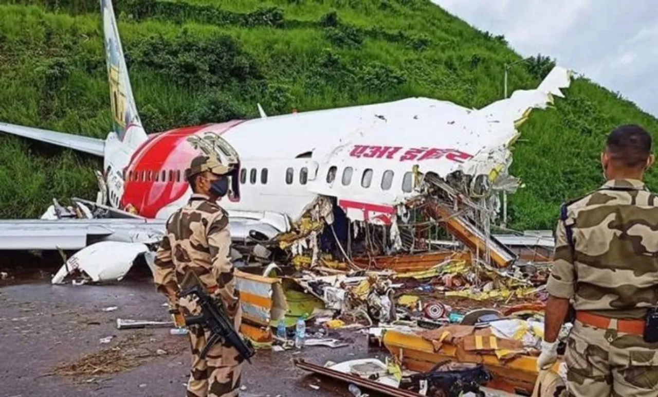 കരിപ്പൂര്‍, karipur, കരിപ്പൂര്‍ വിമാനത്താവളം, karipur airport, കണ്ണൂര്‍ വിമാനത്താവളം, kannur airport, കണ്ണൂര്‍ കരിപ്പൂരിന് ഭീഷണിയോ, does kannur airport pose threat to karipur,കരിപ്പൂര്‍ റണ്‍വേ നീളം, karipur runway length, കരിപ്പൂര്‍ എയര്‍ ഇന്ത്യ വിമാന അപകടം, karipur airport accident, കരിപ്പൂര്‍ കോഡ് ഇ വിമാനങ്ങള്‍, karipur code e flights, thiruvambady airport, തിരുവമ്പാടി വിമാനത്താവളം, Kozhikode Green Field Airport, കോഴിക്കോട് പുതിയ വിമാനത്താവളം, greenfield airport, ഗ്രീൻഫീൽഡ് വിമാനത്താവളം, എയര്‍ ഇന്ത്യ വിമാന അപകടരം കരിപ്പൂര്‍ 2020, air india flight crash 2020, Ie malayalam, ഐഇ മലയാളം