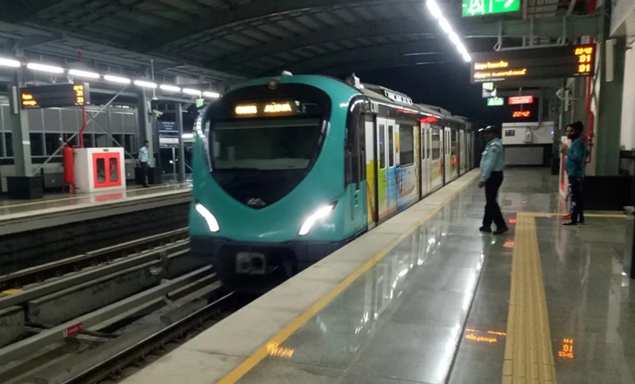 kochi metro, കൊച്ചി മെട്രോ, kochi metro thykoodam-petta stretch inaguration, കൊച്ചി മെട്രോ തൈക്കൂടം-പേട്ട സ്ട്രെച്ച് ഉദ്ഘാടനം, kochi metro thykoodam-petta stretch service inaguration, കൊച്ചി മെട്രോ തൈക്കൂടം-പേട്ട സ്ട്രെച്ച് സർവീസ് ഉദ്ഘാടനം,  kochi metro service reopening, കൊച്ചി മെട്രോ സർവീസ് പുനരാരംഭം, kochi metro train timings, kochi metro time schedule, കൊച്ചി മെട്രോ ട്രെയിൻ സമയക്രമം, kochi metro last train timing, കൊച്ചി മെട്രോ അവസാന ട്രെയിൻ, kochi metro ticket fare, kochi metro ticket charge, കൊച്ചി മെട്രോ ടിക്കറ്റ് നിരക്ക്, kochi metro guidelines, instructions for  kochi metro passengers, കൊച്ചി മെട്രോ യാത്രക്കാർക്കുള്ള മാർഗനിർദേശങ്ങൾ, pinarayi vijayan, പിണറായി വിജയൻ, indian express malayalam, ഇന്ത്യൻ എക്‌സ്‌പ്രസ് മലയാളം, ie malayalam, ഐഇ മലയാളം