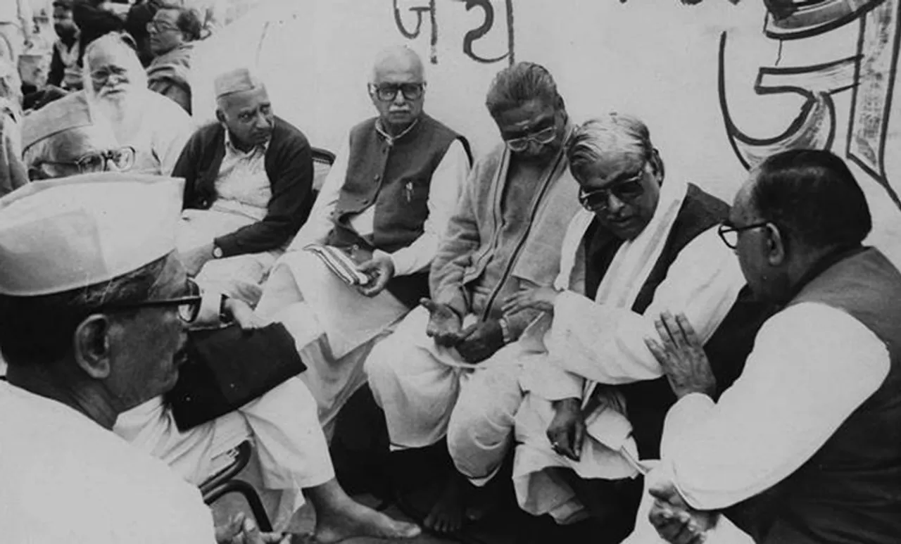 babri masjid, ബാബറി മസ്ജിദ്, babri masjid demolition, ബാബറി മസ്ജിദ് തകര്‍ക്കല്‍, 1992 december 6, 1992 ഡിസംബർ 6, babri masjid demolition case,ബാബറി മസ്ജിദ് തകര്‍ക്കല്‍ കേസ്, babri masjid verdict, ബാബറി മസ്ജിദ് തകര്‍ക്കല്‍ കേസ് വിധി, ayodhya, അയോധ്യ, murali manohar joshi, മുരളി മനോഹർ ജോഷി, uma bharti, ഉമാ ഭാരതി, lk advani, എൽകെ അഡ്വാനി, ab vajpay, എബി വാജ്‌പേയ്, liberhan commission, ലിബറാൻ കമ്മിഷൻ, ayodhya verdict, അയോധ്യ വിധി, ram temple, രാമക്ഷേത്രം, indian express malayalam, ഇന്ത്യൻ എക്‌സ്‌പ്രസ് മലയാളം, ie malayam, ഐഇ മലയാളം  