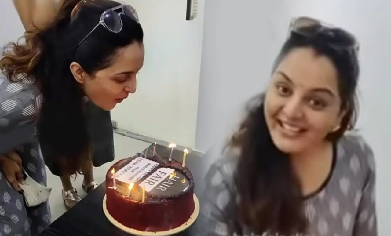 മലയാളത്തിന്റെ ലേഡി സൂപ്പർ സ്റ്റാർ എന്ന് വിശേഷിപ്പിക്കുന്ന നടി മഞ്ജു വാര്യരുടെ ജന്മദിനമായിരുന്നു സെപ്റ്റംബർ പത്തിന്. താരത്തിന്റെ പിറന്നാൾ ആഘോഷ വീഡിയോയാണ് ഇപ്പോൾ സോഷ്യൽ മീഡിയയിൽ ചിരിയുണർത്തുന്നത്. കേക്ക് മുറിക്കുന്നതിന് മുൻപ് മെഴുകുതിരി ഊതിക്കെടുത്തുകയാണ് മഞ്ജു. അവിടെയാണ് സർപ്രൈസ്. വീഡിയോ കണ്ടു നോക്കൂ. നിരവധി പേരാണ് ജന്മദിനത്തിന് മഞ്ജുവിന് ആശംസകൾ നേർന്നത്.'എന്‍റേത്' എന്ന കുറിപ്പോടെയാണ് സംവിധായികയും നടിയുമായ ഗീതു മോഹൻദാസ് മഞ്ജുവിന്‍റെ ചിത്രം പങ്കുവച്ച് ആശംസകൾ അറിയിച്ചത്. പൂർണിമ ഇന്ദ്രജിത്തും മറ്റ് സുഹൃത്തുക്കളും പിറന്നാൾ ആശംസകൾ നേർന്നു. Read More: എന്റേതെന്ന് ഗീതു, ഞാൻ നമ്മളെ സ്നേഹിക്കുന്നെന്ന് പൂർണിമ; മഞ്ജുവിന് പിറന്നാൾ ആശംസകൾ View this post on Instagram Mine happy birthday #BFF @manju.warrier A post shared by Geetu Mohandas (@geetu_mohandas) on Sep 9, 2020 at 8:23pm PDT ജന്മദിനാശംസകൾ, ഞാൻ നമ്മളെ സ്നേഹിക്കുന്നു എം എന്നാണ് പൂർണിമ കുറിച്ചത്. ചിത്രങ്ങൾക്കൊപ്പം ചേർത്ത ബൂമറാങ് വീഡിയോ മഞ്ജുവിനുള്ള തന്റെ പിറന്നാൾ സമ്മാനമാണെന്നും പൂർണിമ പറഞ്ഞു. View this post on Instagram Happy Birthday M I love