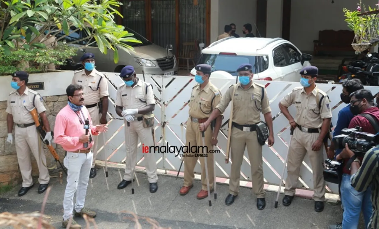 bineesh kodiyeri,bineesh kodiyeri case,bineesh kodiyericase,cpim,gold smuggling case,gold smuggling case bineesh,income tax,income tax investigation,kodiyeri balakrishnan,ആദായനികുതി വകുപ്പ്,കോടിയേരി ബാലകൃഷ്ണന്‍,ബിനീഷ് കോടിയേരി,സിപിഎം,സ്വര്‍ണക്കടത്ത് കേസ്