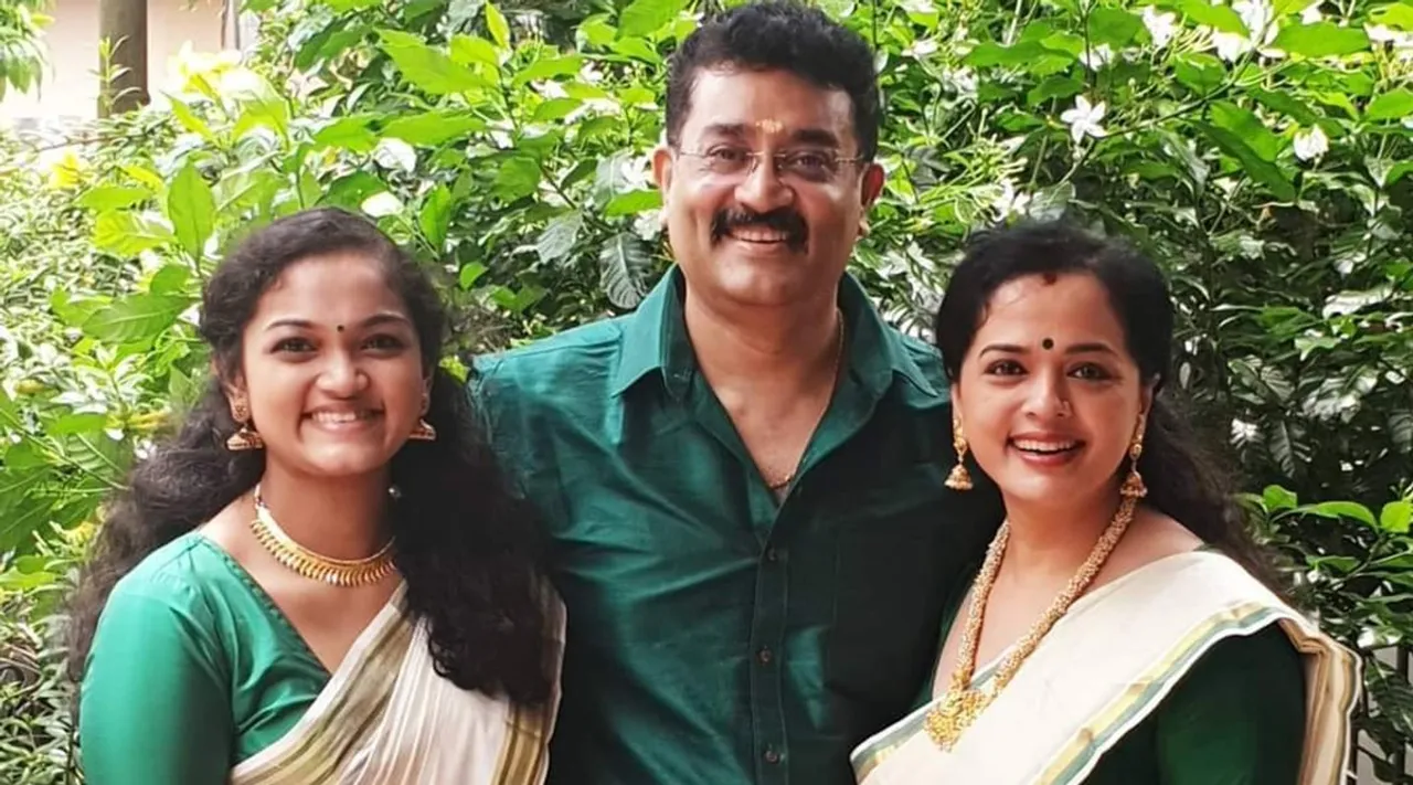 Vinduja Menon, Vinduja Menon family photos, Vinduja Menon latest photos, വിന്ദുജ മേനോൻ, Vinduja Menon films, indian express malayalam, IE malayalam