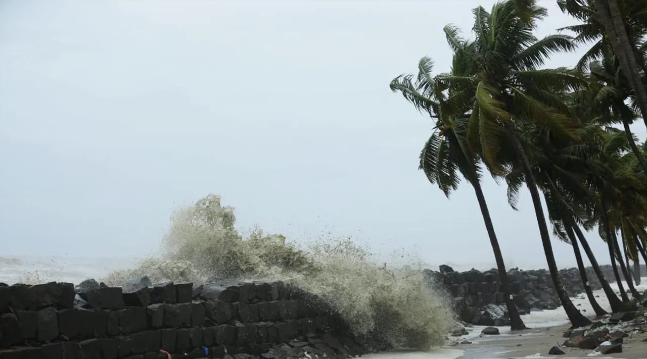 rain, kerala rain, cyclone, ie malayalam