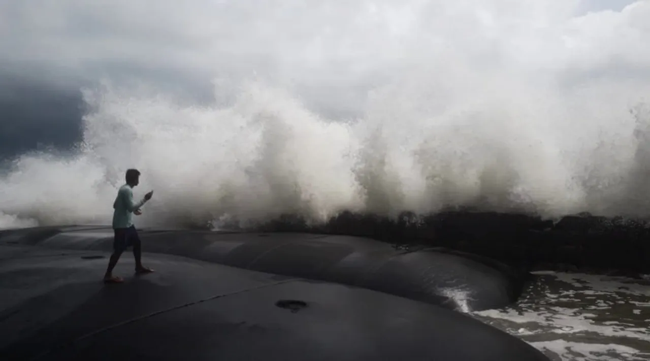 rain, kerala rain, cyclone, ie malayalam