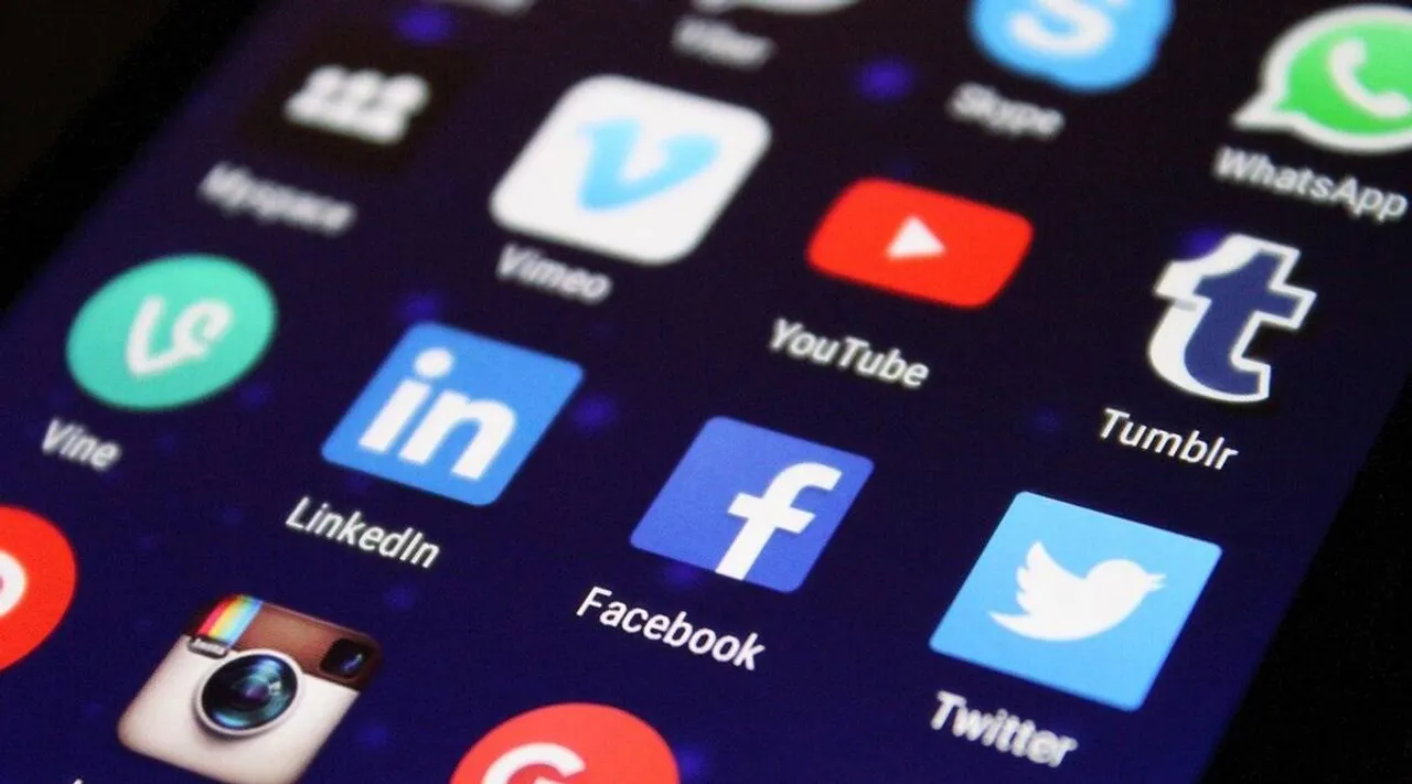 facebook, ഫേസ്ബുക്ക്, youtube, യൂട്യൂബ്, how to save mobile data, how to save data facebook, how to save data youtube, how to change video resolution in youtube, how to change video resolution in facebook, how to save mobile data, ie malayalam, save, mobile data, wifi bandwidth, Save data, save youtube video data, save netflix video data, reduce internet bandwidth, data compression, youtube video mobile data, opera max, save mobile data, save 4G data, save 3G data, save Wi-Fi Data, FUP, save more data