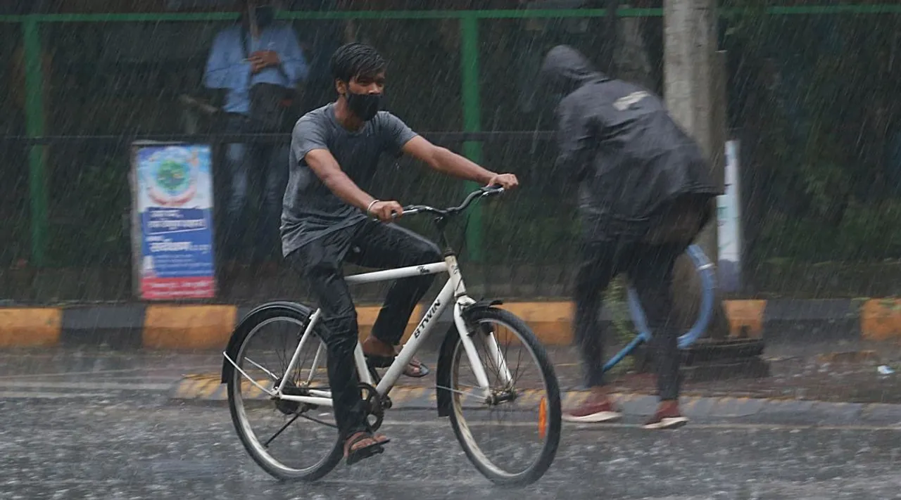 rain, kerala rain, cyclone, ie malayalam