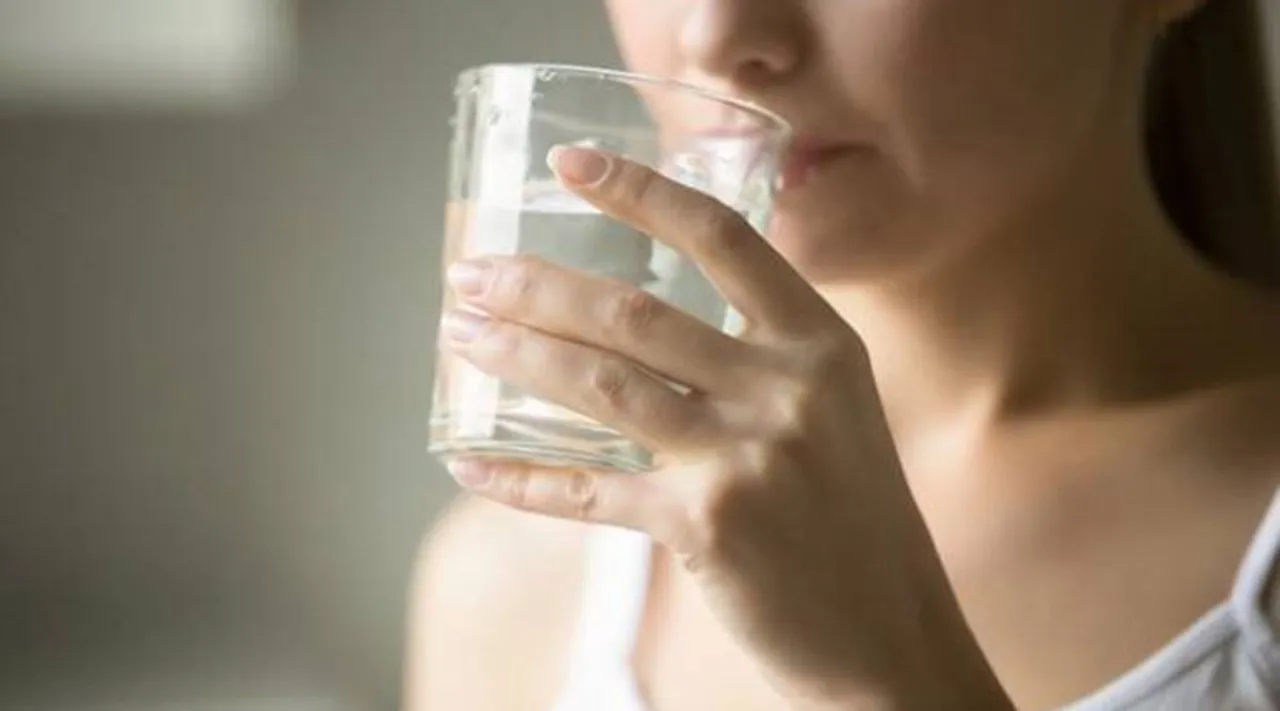 How to drink Water, how much water to have, വെള്ളം, water benefits, drinking water and Ayurveda