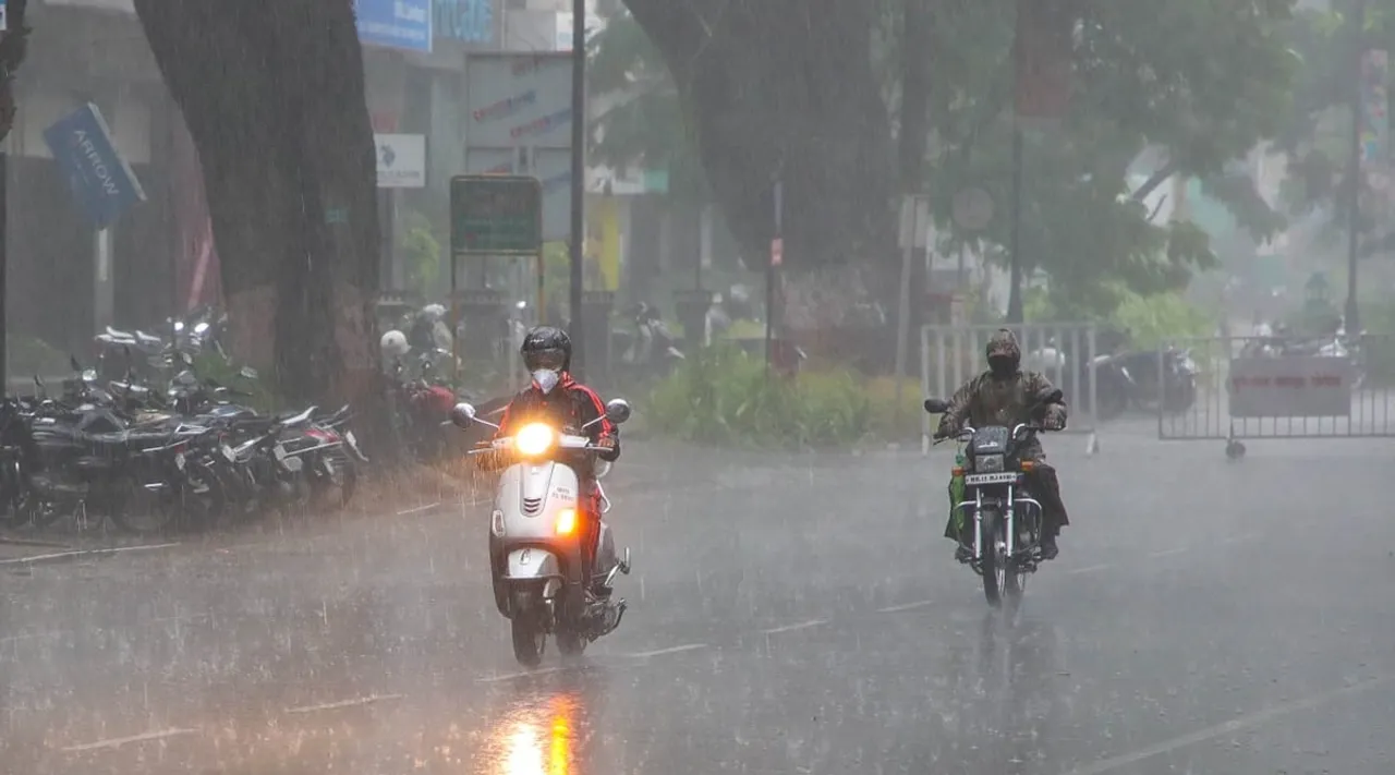 Rain Updates, cyclone yaas,യാസ് ചുഴലിക്കാറ്റ്, Kerala weather, കാലാവസ്ഥ, Kerala weather report, 2021 february 10,weather today, rain today, കേരളത്തിലെ കാലാവസ്ഥ, weather thiruvananthapuram, കാലാവസ്ഥ തിരുവനന്തപുരം, weather kochi, കാലാവസ്ഥ കൊച്ചി, weather palakkad, കാലാവസ്ഥ പാലക്കാട്, weather kozhikode, കാലാവസ്ഥ കോഴിക്കോട്, weather thrissur, കാലാവസ്ഥ തൃശൂർ, ie malayalam, ഐഇ മലയാളം