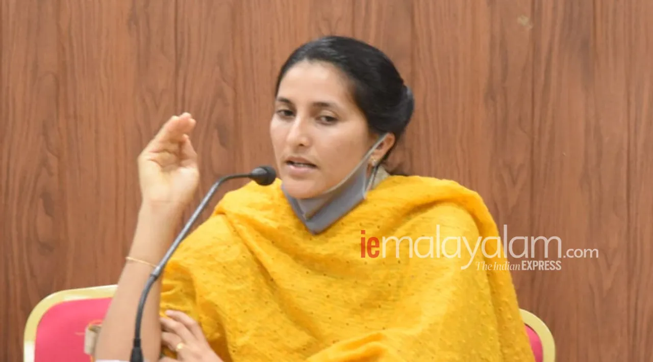 mayookha johny , iemalayalam
