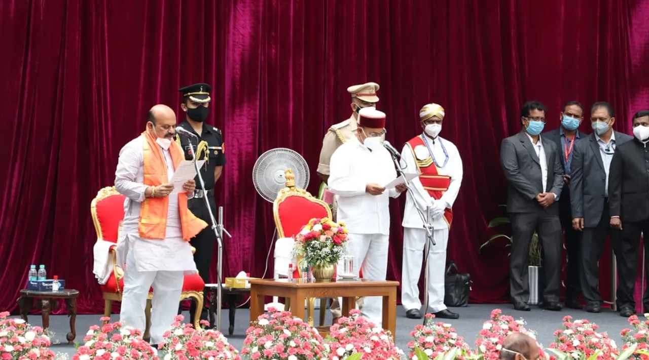 Basavaraj Bommai, Karnataka cm, Karnataka cm Basavaraj Bommai, Karnataka cm oath ceremony, Basavaraj Bommai swearing ceremony, Basavaraj Bommai swearing ceremony, Basavaraj Bommai swearing in ceremony, swearing ceremony, swearing ceremony of Basavaraj Bommai, Basavaraj Bommai oath ceremony live updates, Basavaraj Bommai shapath grahan samaroh, shapath grahan samaroh, indian express malayalam, ie malayalam