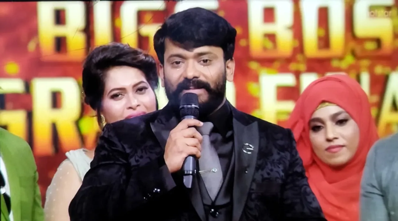 Bigg Boss Season 3 Winner, Maniikuttan, Maniikuttan finale speech, Bigg Boss Manikuttan, Bigg Boss Grand finale, Bigg Boss Grand finale date, Firoz Khan, Bigg Boss Malayalam season 3 Grand Finale, Bigg Boss Malayalam, Bigg Boss Malayalam stopped, Bigg Boss Malayalam canelled, mohanlal, Bigg Boss Malayalam news, ബിഗ് ബോസ് മലയാളം സീസൺ 3