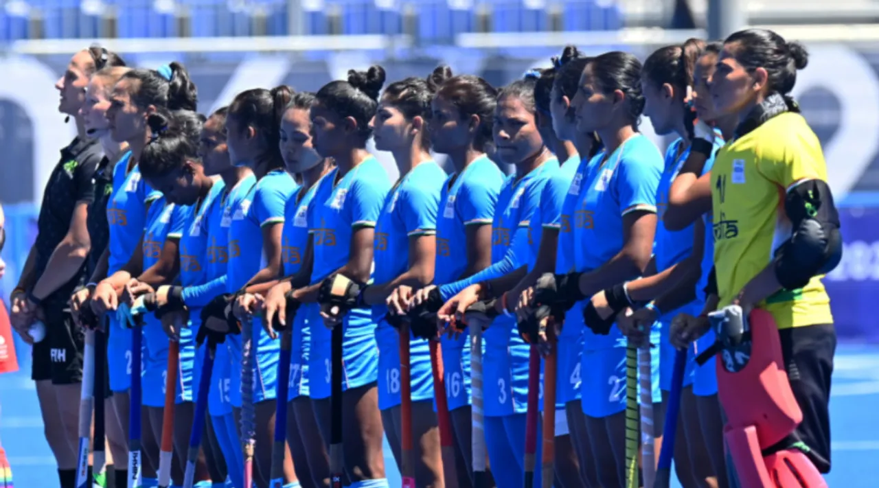 Vandana Katariya, വന്ദന കട്ടാരിയ, hockey, olympics hockey, indian hockey, ഹോക്കി, ഒളിംപിക്സ് ഹോക്കി, indian hockey team, Womens hockey, indian Womens hockey team, indian Womens hockey, Castiest Slur, Casteism, വനിതാ ഹോക്കി, sports news,ie malayalam